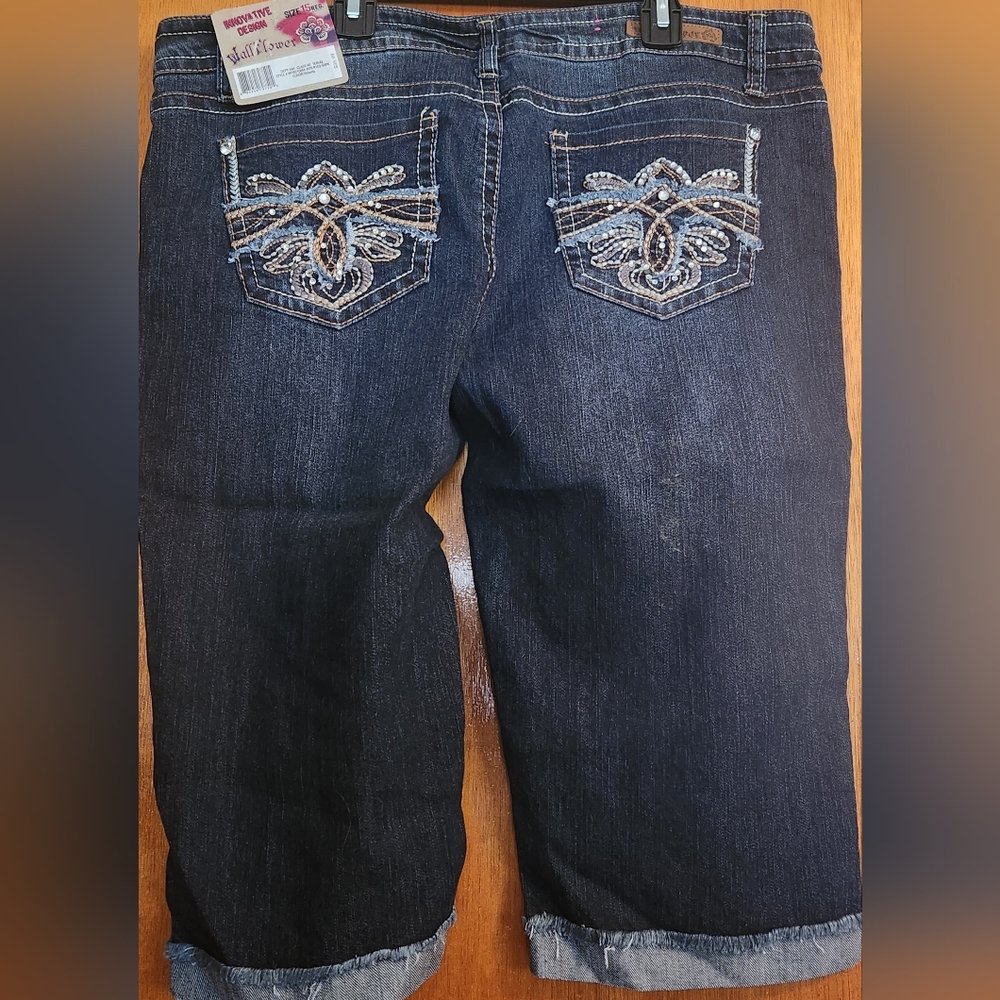 Capris - Picture 2 of 5